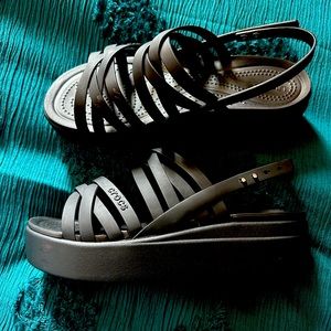 Crocs Women's Brooklyn Low Strappy Wedges Sandal
Size 10